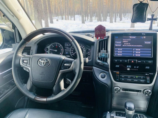 Toyota Land Cruiser 2015 года выпуска