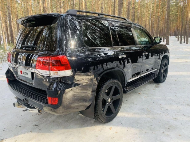 Toyota Land Cruiser 2015 года выпуска