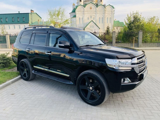 Toyota Land Cruiser 2015 года выпуска