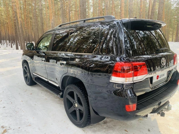 Toyota Land Cruiser 2015 года выпуска