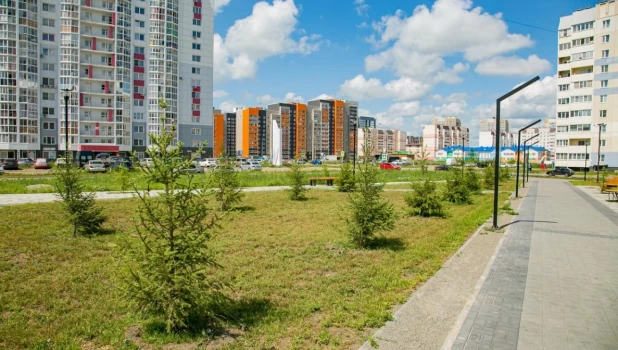 Сквер на пересечении ул. Взлетной и Ускова.