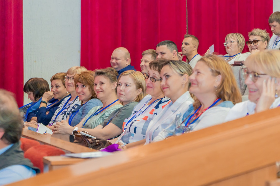 Участники VI Всероссийской научно-практической конференции образовательных центров Фонда Андрея Мельниченко.