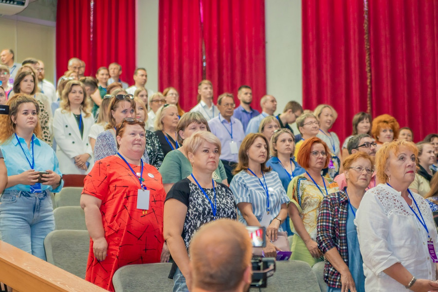 Участники VI Всероссийской научно-практической конференции образовательных центров Фонда Андрея Мельниченко.