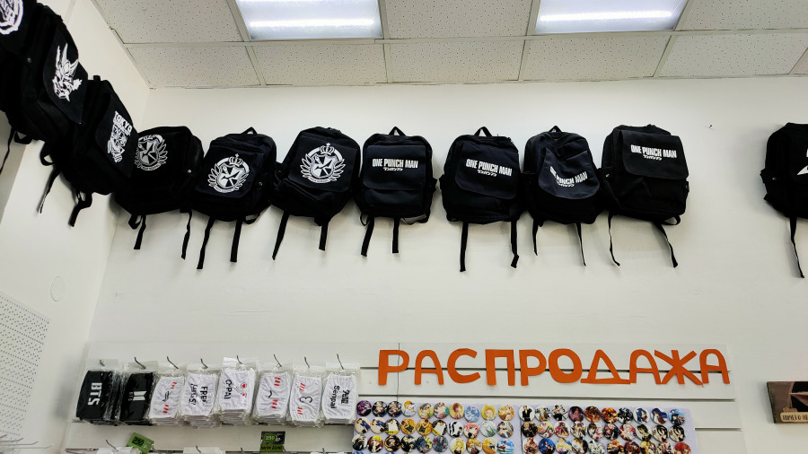 Товары аниме-магазина в Барнауле.