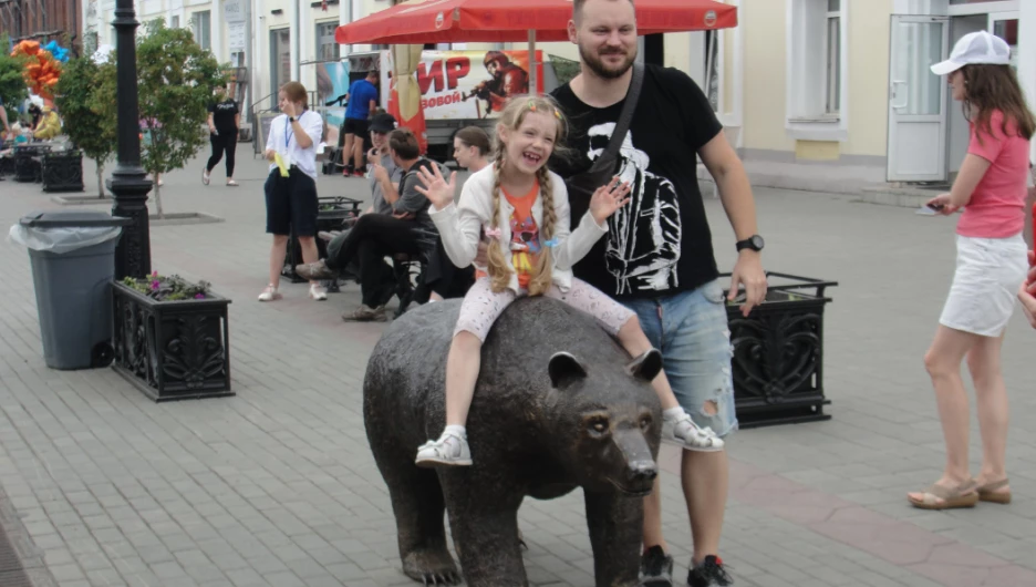 Как в Барнауле празднуют День семьи, любви и верности - 2023