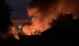Пожар около "Сити-центра" заметили барнаульцы ночью .