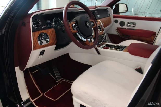 Rolls-Royce Cullinan 2019 года выпуска в Барнауле