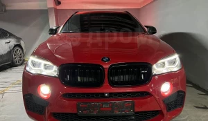 Спортивный BMW X6 ярко-красного цвета продают за 4 млн рублей