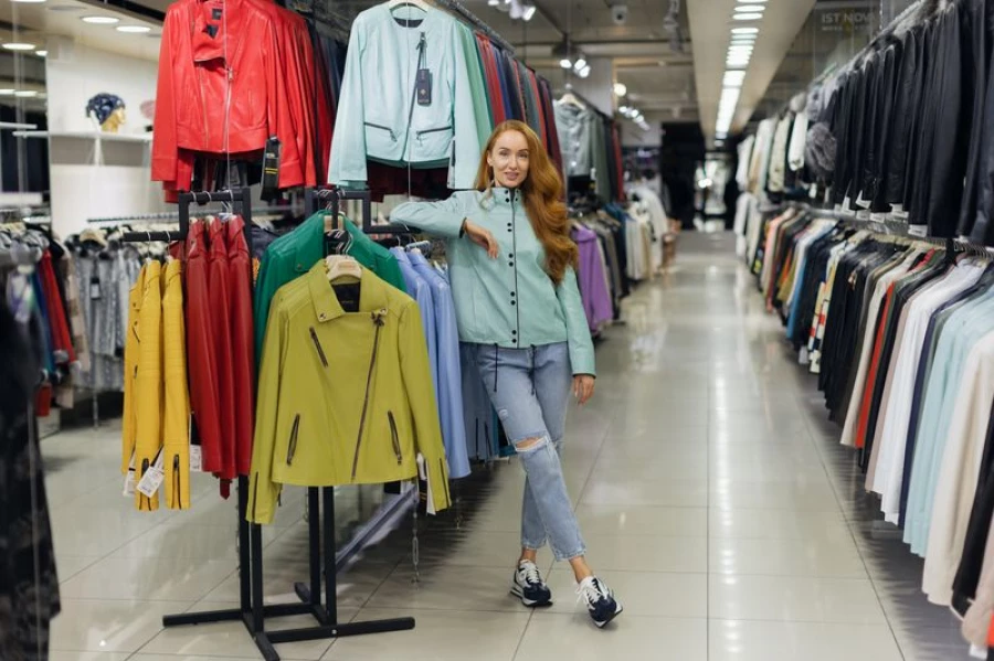 Летняя распродажа: пуховики, шубы и дубленки со скидками до 70%.