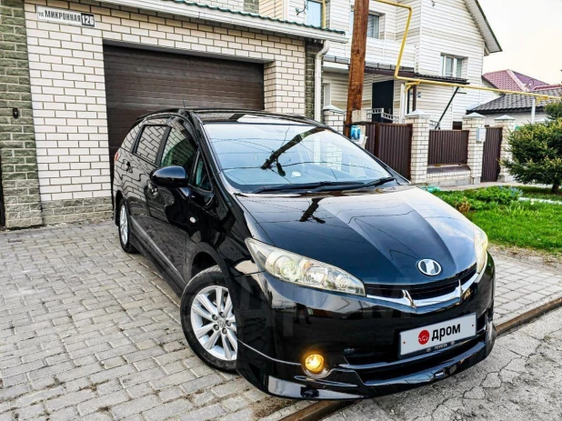 Toyota Wish 2009 года выпуска за 1,1 млн рублей