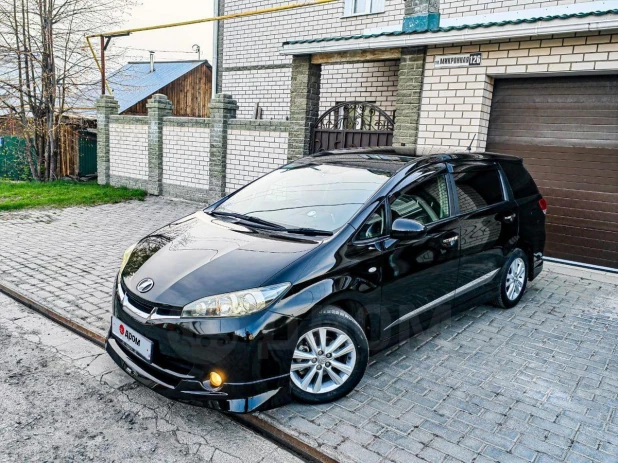 Toyota Wish 2009 года выпуска за 1,1 млн рублей