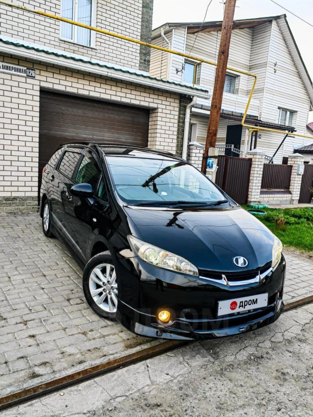 Toyota Wish 2009 года выпуска за 1,1 млн рублей