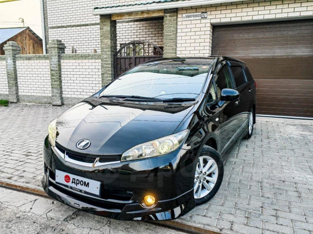 Toyota Wish 2009 года выпуска за 1,1 млн рублей