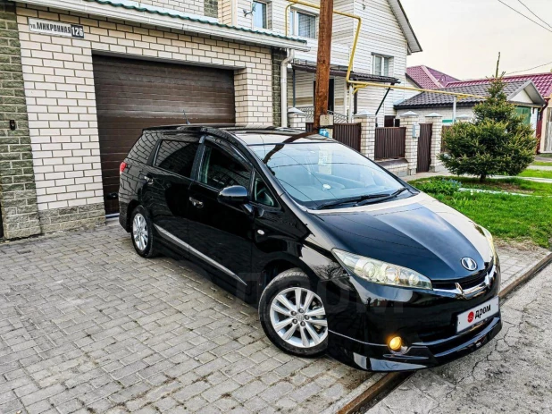 Toyota Wish 2009 года выпуска за 1,1 млн рублей