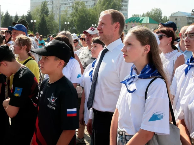 Томенко поздравил жителей Заринска, которые отмечают День города и День металлурга