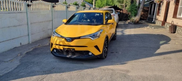 Toyota C-HR 2018 года выпуска 