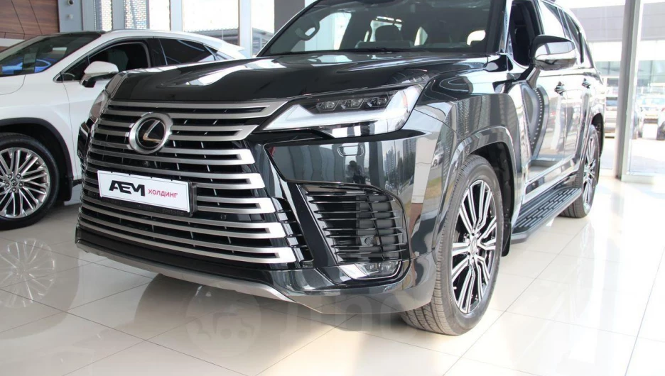 Lexus LX600 2023 года выпуска