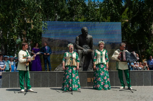 Открытие "Шукшинских дней на Алтае" у памятника, 2023 год.