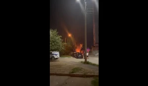 Ночью в Барнауле загорелся автомобиль.