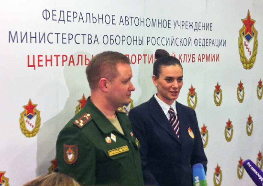 Елена Исинбаева пополнила ряды армейских спортсменов.