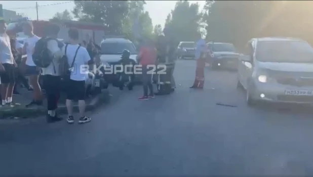 Серьезное ДТП на улице Кутузова в Барнауле