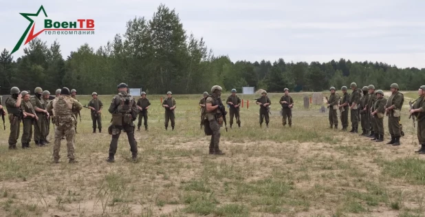 Бойцы ЧВК "Вагнер" обучают военнообязанных в Белоруссии.