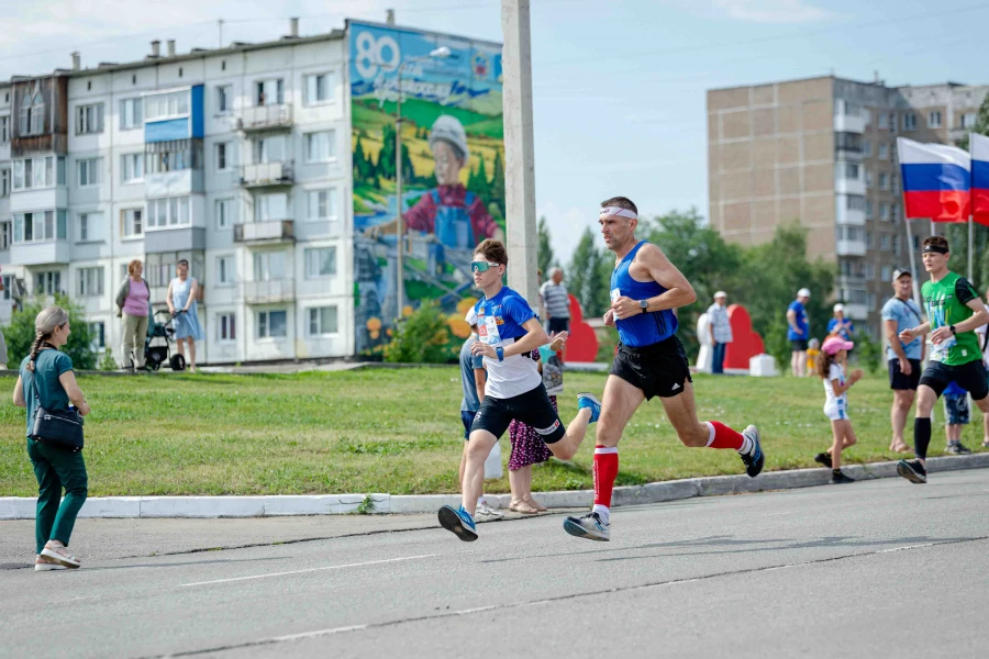 В Заринске провели забег любителей спорта и здорового образа жизни «Прочный сплав».