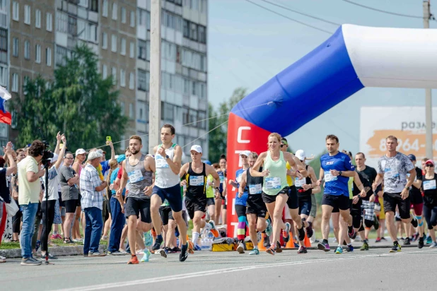 В Заринске провели забег любителей спорта и здорового образа жизни «Прочный сплав».