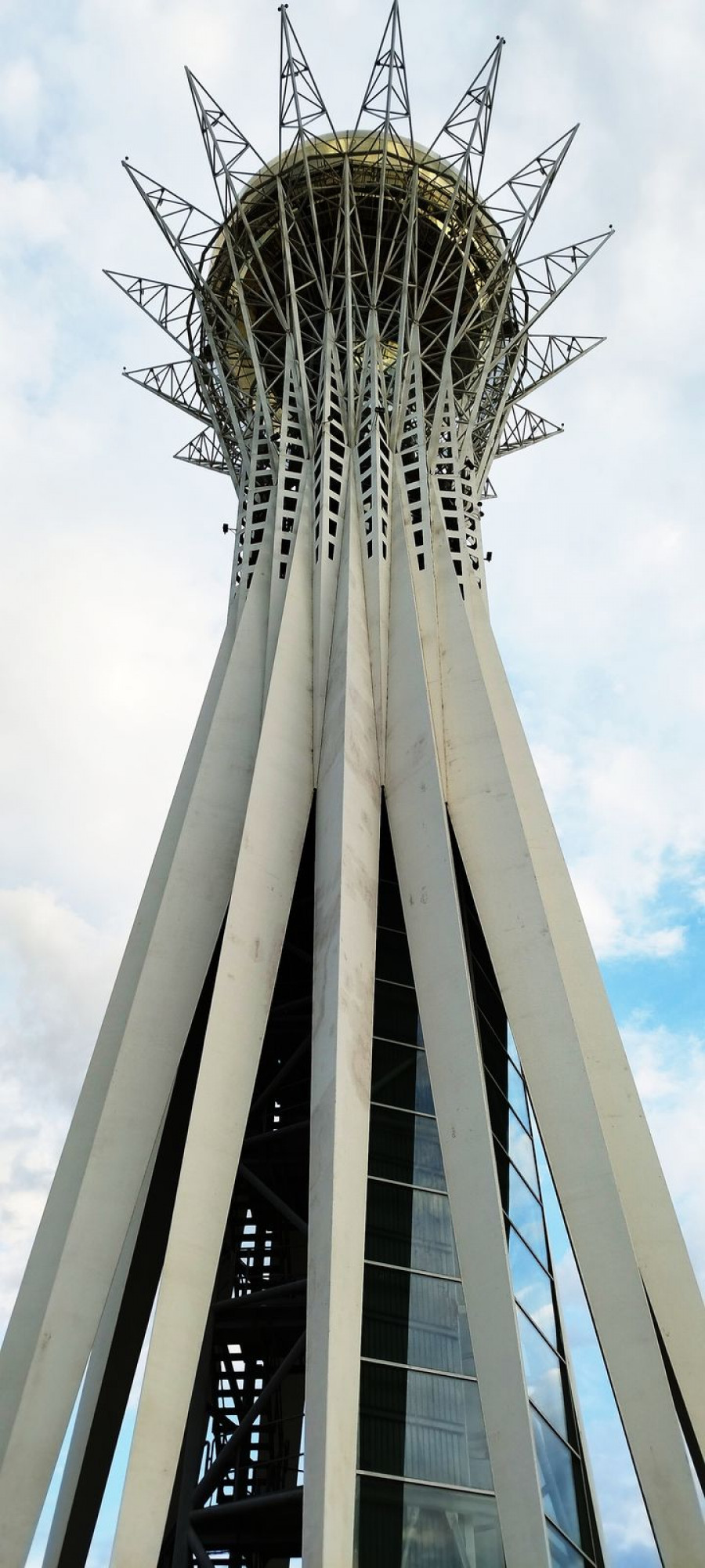 Главный символ Астаны — башня «Байтерек».