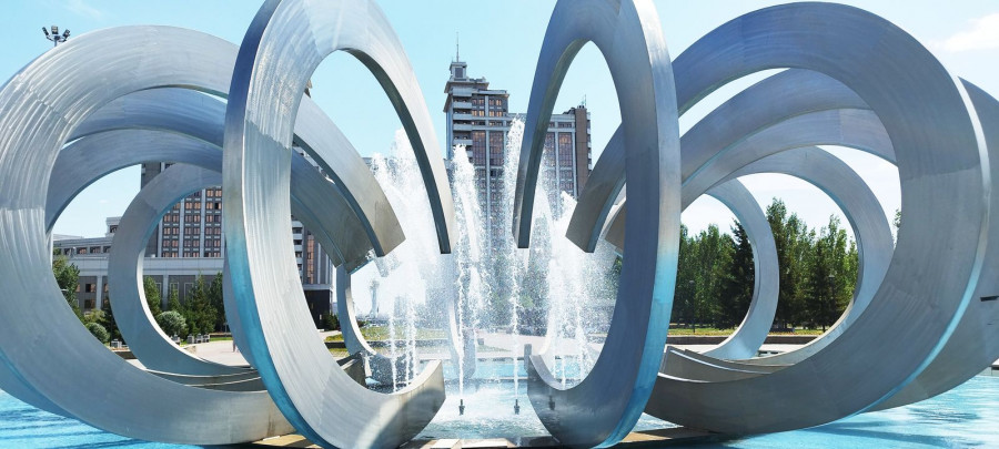 Над проектом театра «Астана Опера»  работал целый коллектив архитекторов из разных стран.