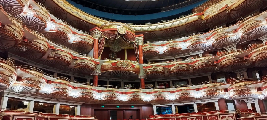 Над проектом театра «Астана Опера»  работал целый коллектив архитекторов из разных стран.