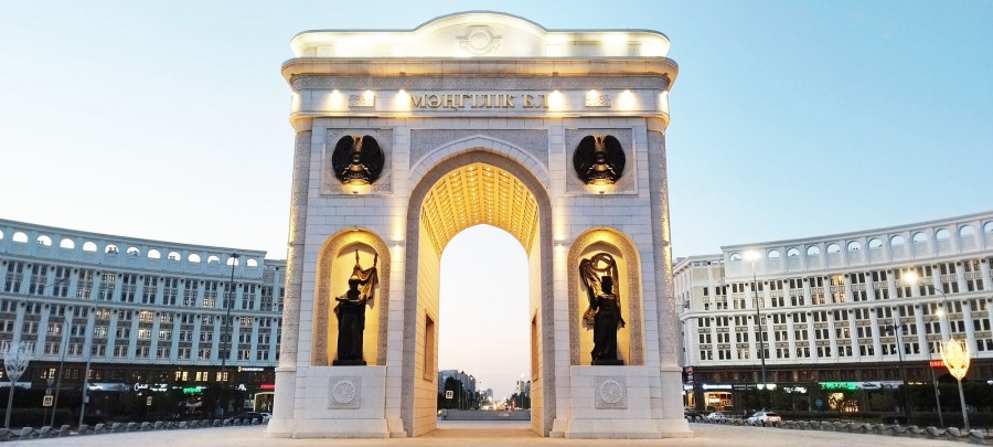 Триумфальная арка Астаны  возведена в честь юбилея независимости Казахстана по идее Нурсултана Назарбаева.