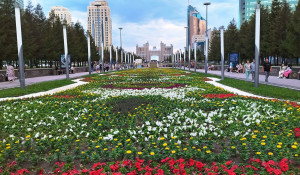 Астана — город небоскребов, цветов, скульптур и фонтанов, масштабных широких улиц и приветливых жителей.