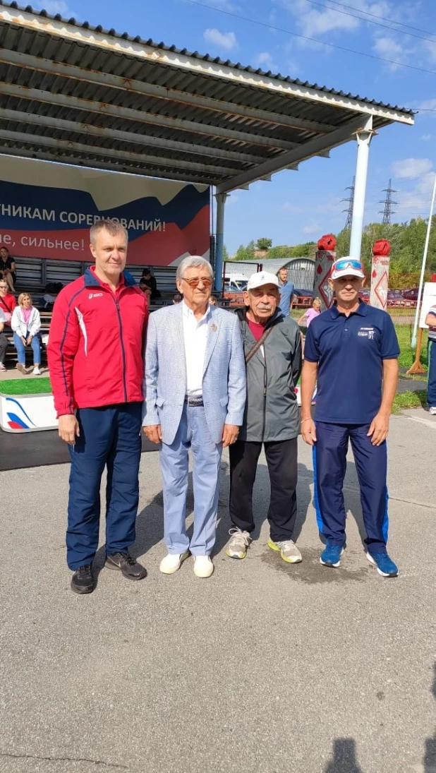 Министр спорта Алтайского края Максим Рябцев,   Олимпийский  чемпион  Александр Тихонов,  Заслуженный тренер Игорь Харыбин, Олимпийский чемпион Сергей Тарасов.