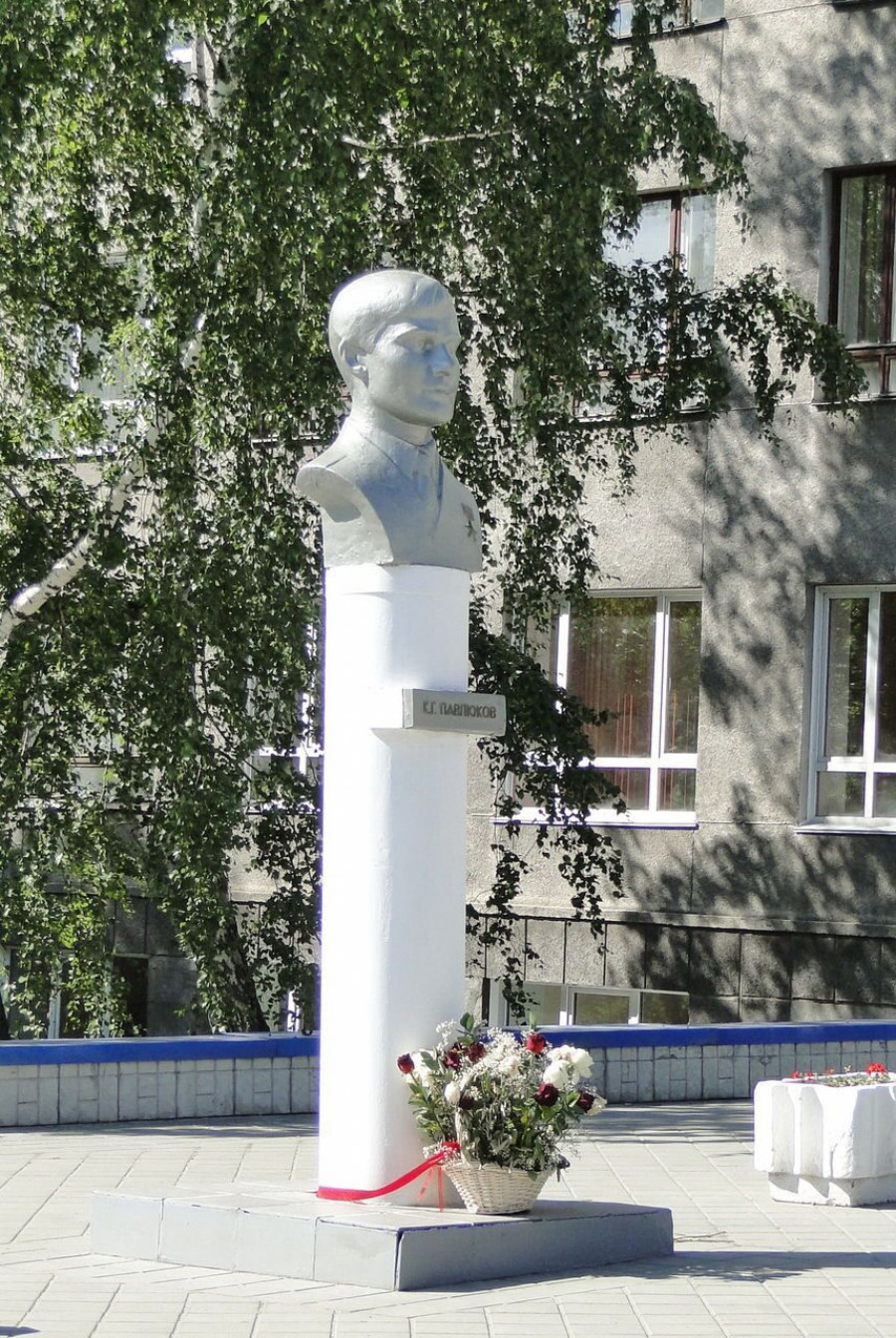 Памятник Константину Павлюкову в Барнауле.