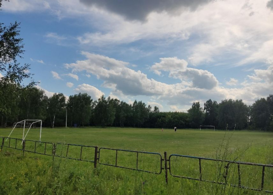 Стадион микрорайона Новосиликатный.