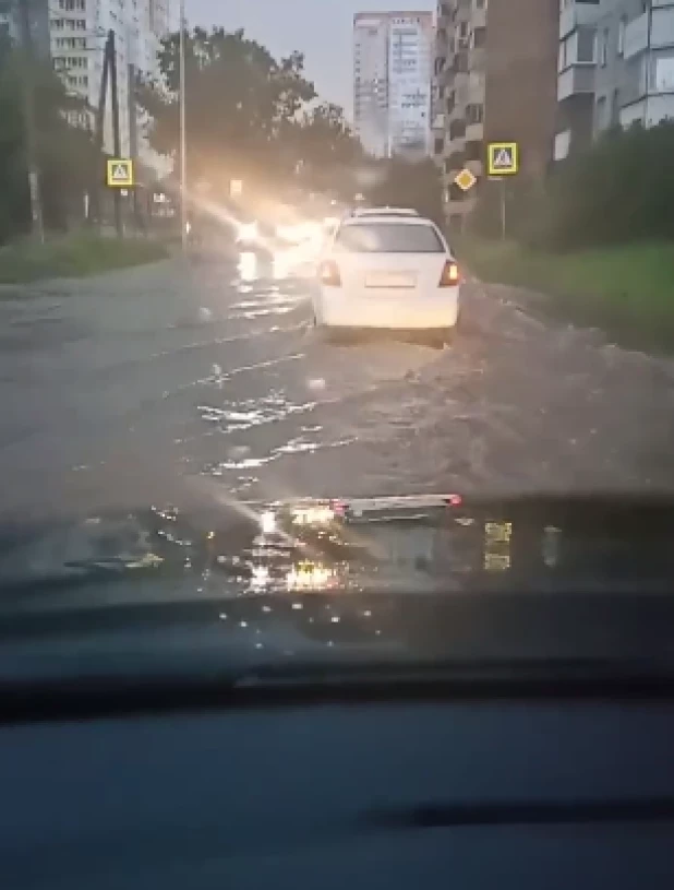 Затопленные улицы в Барнауле.