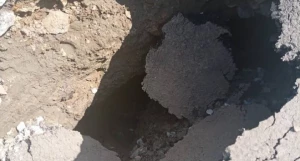 Дыра в асфальте.