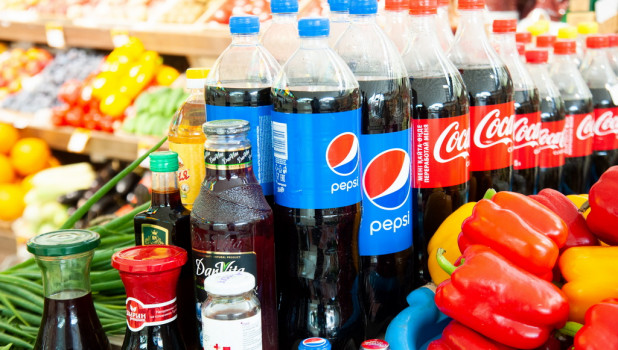 "Кока-Кола", "Пепси" и другие импортные газировки на Старом базаре.