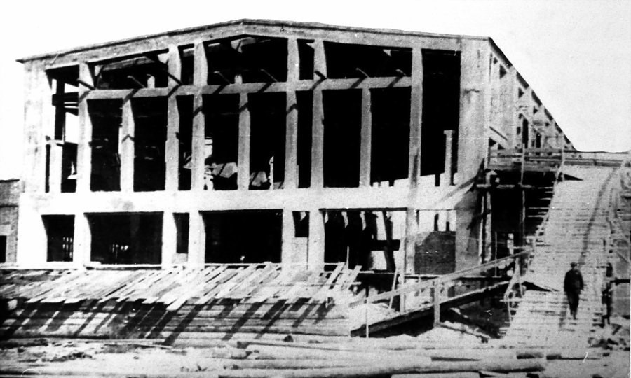 1910-е года. Бетонный корпус паровозного цеха железнодорожных мастерских.
