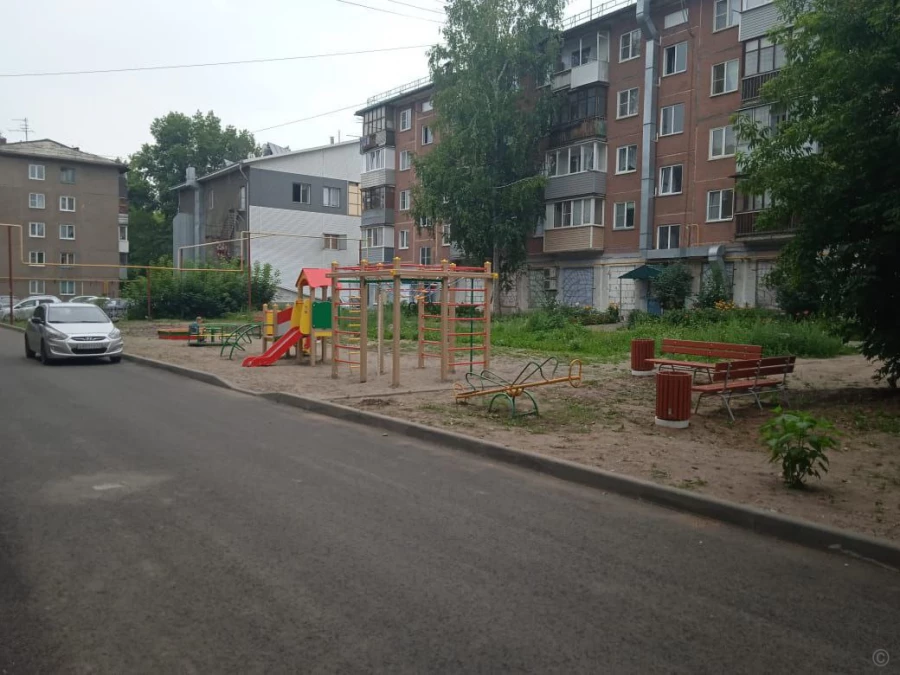 В 19 дворах Барнаула обновили детские площадки.
