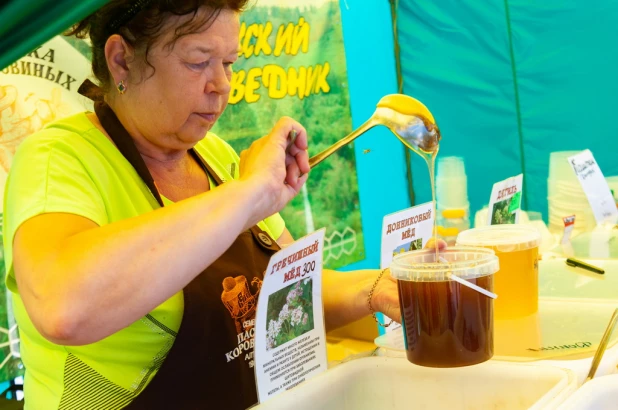 Медовая ярмарка в Барнауле.