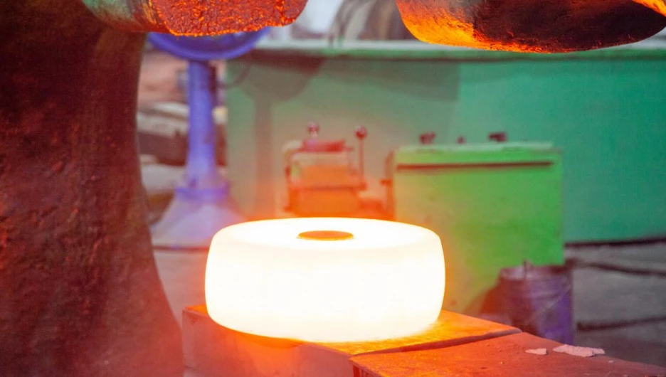 Барнаульский завод мехпрессов набирает кузнецов.