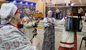 Губернатор Виктор Томенко побывал на слете «серебряных» волонтеров Алтайского края.