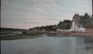 Дом Александра Лесневского на берегу озера.