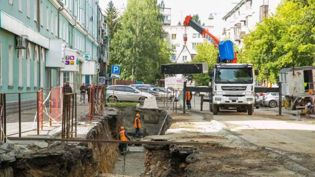 Ремонт тепловых сетей на проспекте Ленина.