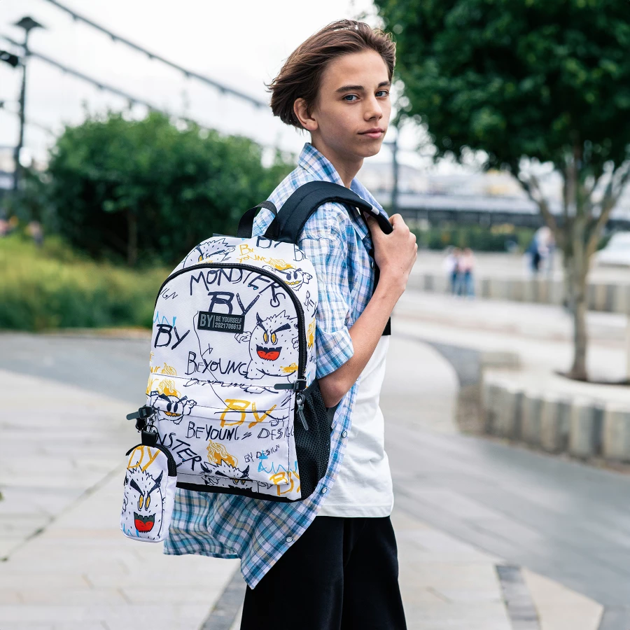 Школьный базар в "Галамарте".