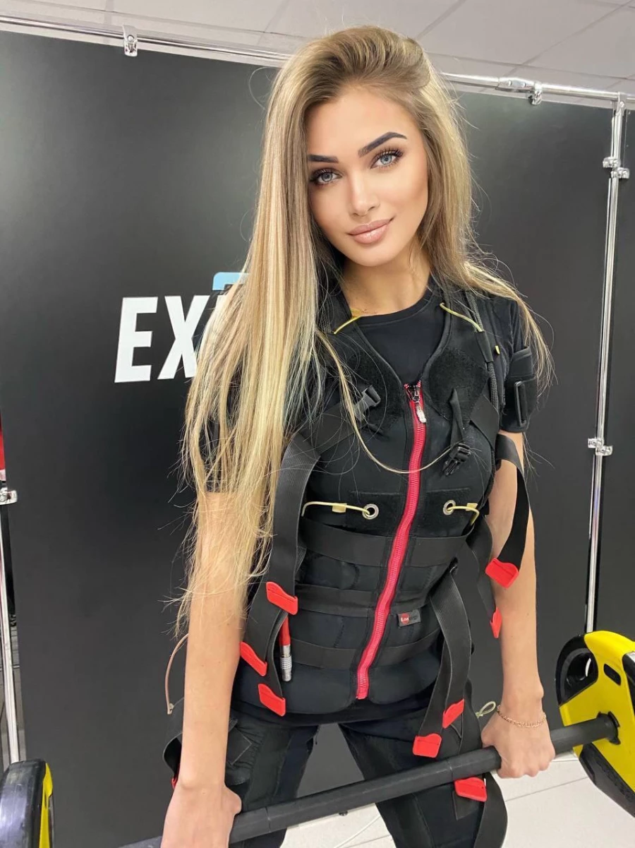 Тренировки  в специальном ЭМС-костюме.