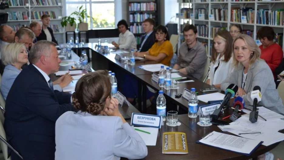 Культурный код Алтайского края обсудили в библиотеке Шишкова музейщики, учителя и общественники.
