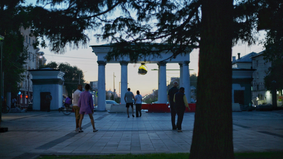 Барнаульцы отдыхают в парке "Изумрудный".